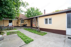 2 Case independente in aceeasi curte cu teren de 300mp pe str. Ioan Ciordas