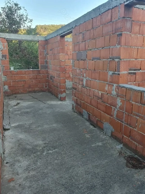 Casă de vânzare la roșu - imagine 6