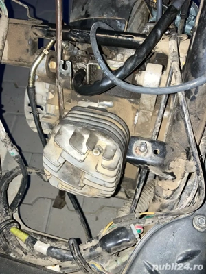 Vand scuter pentru dezmembari. - imagine 2 Vand scuter pentru dezmembari. - imagine 2