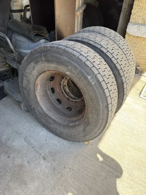 Vand 3 anvelope 315/70/22.5 de tractiune +jante  - imagine 2
