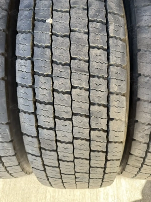 Vand 3 anvelope 315/70/22.5 de tractiune +jante  - imagine 4