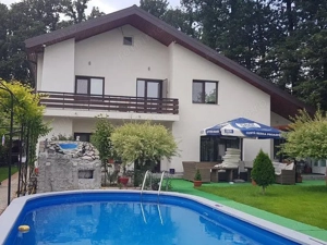 Afumati vila 8 camere , teren 1300 mp , piscina