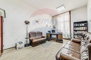 Apartament cu 3 camere de vânzare în zona Ultracentral