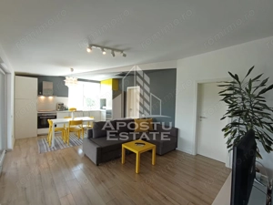 Apartament cu 3 camere, tip penthouse, loc de parcare, zona Crisan