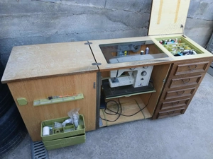 Mașină electrică de cusut nemteasca perfect funcțională  - imagine 2