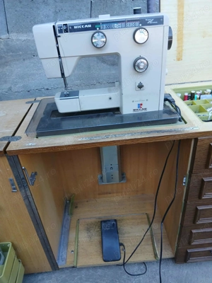 Mașină electrică de cusut nemteasca perfect funcțională  - imagine 5