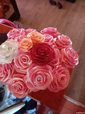 trandafiri din satin superbi 