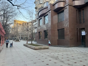 Vand Ap 2 camere, ultracentral, modern -complet mobilat și utilat. - imagine 9