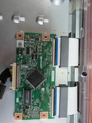 panel display Sharp lk315t3la33 + tcon Sharp runtk4071tp de pe tv Philips 32pfl5403d
