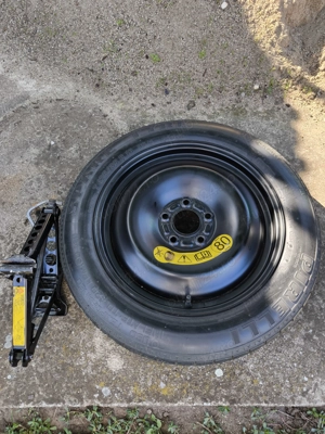 Roata de rezerva și cric