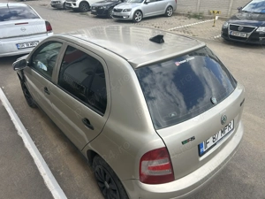 Vand Skoda Fabia 1.2 2005 47 cai. Imbina tradiția cu eleganta.  - imagine 4