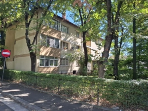 Proprietar, 3 camere in Vila (nr 31), Pajura, sect 1, str Presei, renovat,et 2