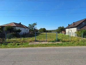 Teren 2.200 mp între case, asfalt, DN73   Micești