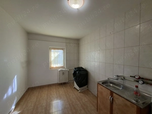 Str Bicaz - 2 cam semidecomandat   renovat   PVC   aer conditionat   balcon - imagine 5