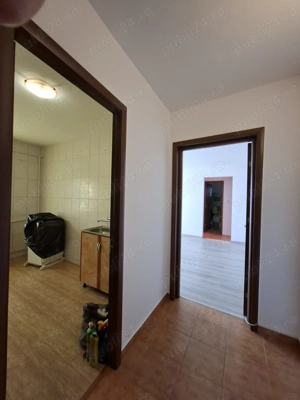 Str Bicaz - 2 cam semidecomandat   renovat   PVC   aer conditionat   balcon - imagine 9