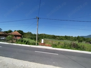 Teren de vis în Runcu-vedere la munte și apă curgătoare 