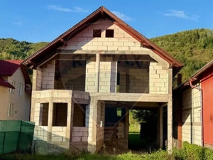 Casă / Vilă cu 5 camere de vânzare