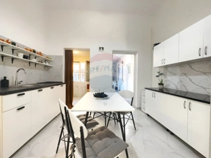 OPORTUNITATE - o proprietate unică prin amplasare și versatilitate