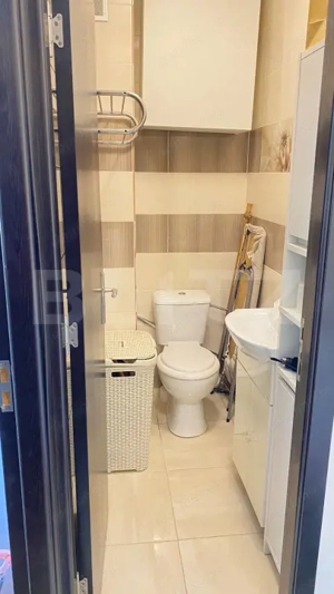 Apartament cu 3 camere, 71 mp, renovat complet, zona Tractorul - imagine 9