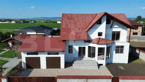 Vila intr o zona rezidentiala,15km de Brasov - imagine 2 Vila intr o zona rezidentiala,15km de Brasov - imagine 2