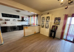 Vilă spațioasă cu mansardă, curte proprie și istoric cultural – Prelungirea Ghen