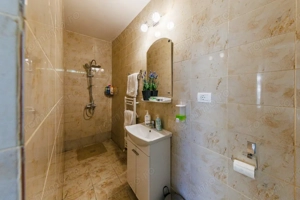 Vand pensiune functionala, pretabila si clinica sau alte activitati! - imagine 12