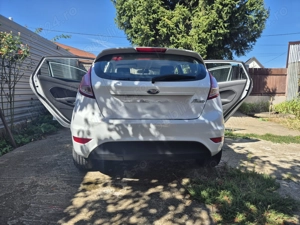 Ford Fiesta 2017 Alb Diesel 154.800 km - imagine 7
