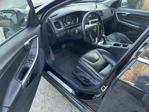 Volvo V60 plug in hybrid  - imagine 5