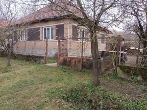 Casa si teren de vanzare