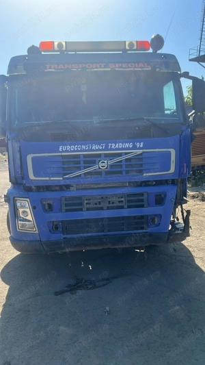 Dezmembrez camion VOLVO