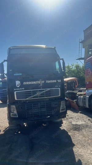 Dezmembrez camion VOLVO - imagine 2