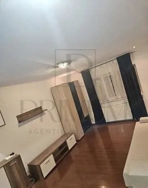 Girocului- 2 camere, decomandat, etaj 1, centrala proprie