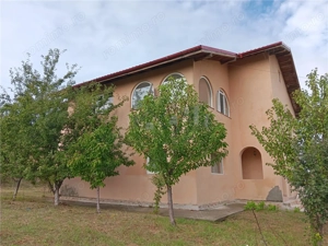 Chiperesti  Tomesti  Vila P+E SU=236mp 5 dormitoare living doua bai garaj TEREN 1347mp amenajat