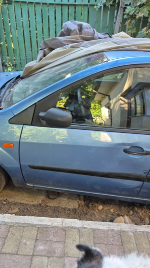 Vând Ford Fiesta, motor 1.4 benzină, an 2003, în stare de funcționare. - imagine 5