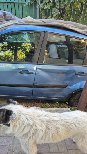 Vând Ford Fiesta, motor 1.4 benzină, an 2003, în stare de funcționare. - imagine 6