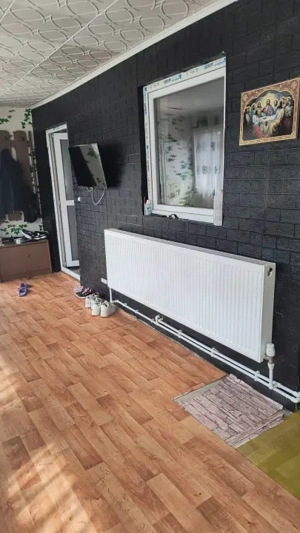 Casă renovată în Preluci la 12 Km de Comănesti , fântână și centrala proprie - imagine 7