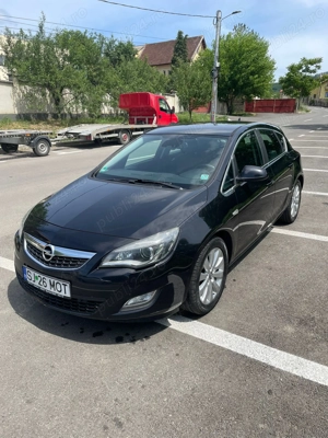 Vând autoturism Opel Astra J
