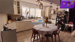 Casa cu terasa si curte 4 camere - Otopeni - imagine 3