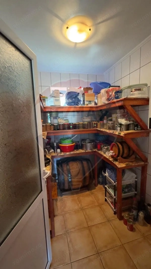 De vânzare 2 Corpuri de Casa si Teren 1388 mp in Geamăna, Bradu - imagine 6