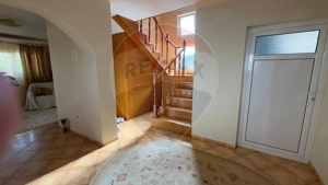 De vânzare 2 Corpuri de Casa si Teren 1388 mp in Geamăna, Bradu - imagine 9