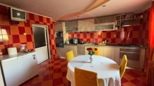 De vânzare 2 Corpuri de Casa si Teren 1388 mp in Geamăna, Bradu - imagine 5