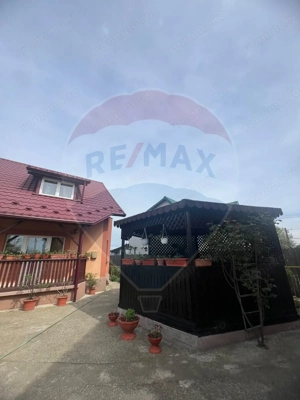 De vânzare 2 Corpuri de Casa si Teren 1388 mp in Geamăna, Bradu - imagine 16