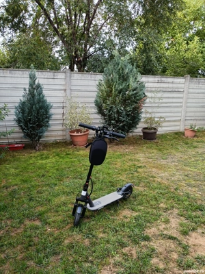 Trotineta electrica pliabila