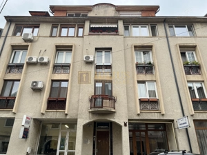 Piata Unirii; dormitor +birou;parcare privata si boxa (centrala proprie si ctr.)