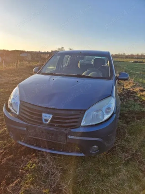 Dacia Sandero atins in fata - imagine 3 Dacia Sandero atins in fata - imagine 3
