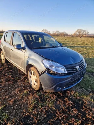 Dacia Sandero atins in fata - imagine 2 Dacia Sandero atins in fata - imagine 2