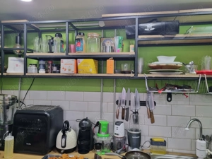 Spatiu fast-food utilat complet în zonă centrală. 