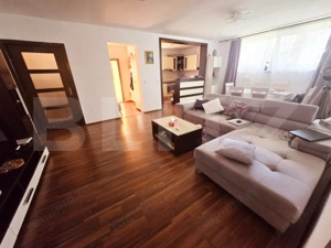 Apartament cu 3 camere,decomandat, 102 mp utili,curte 100 mp, zona Cetate