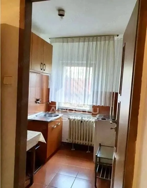 Apartament cu o camera, etaj 1, decomandat, zona Sagului - imagine 4