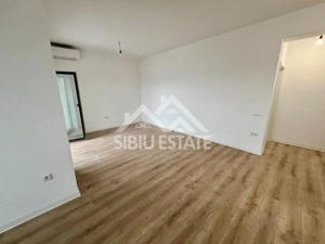 Super apartament 3 camere, 2 bai, terasa si balcon parcare si boxa